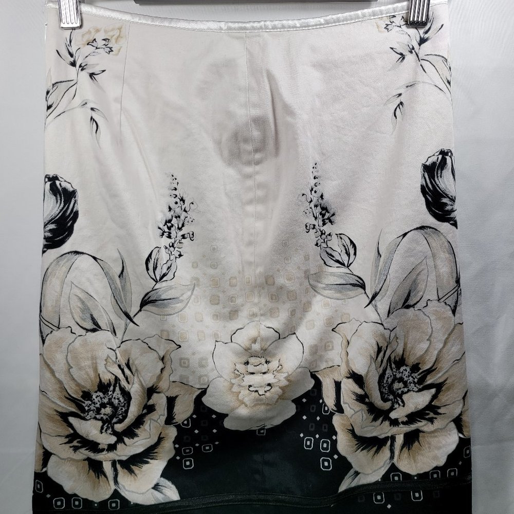 WHBM Women's Size 00 Black, White, and Cream Floral Pencil Skirt